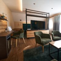 Junior suite with seating area and natural light with blackout curtains near Garching