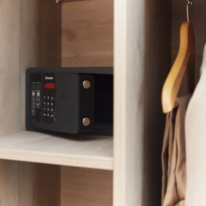 Einzelzimmer mit Zimmersafe im Kleiderschrank nahe Hallbergmoos
